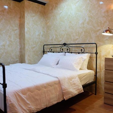 Florentino Hostel ラヨーン エクステリア 写真