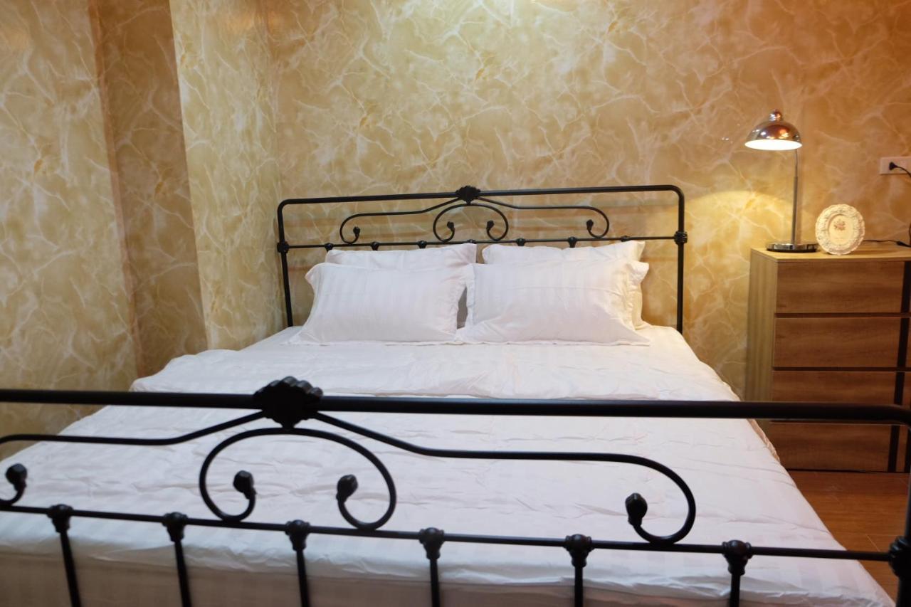Florentino Hostel ラヨーン エクステリア 写真