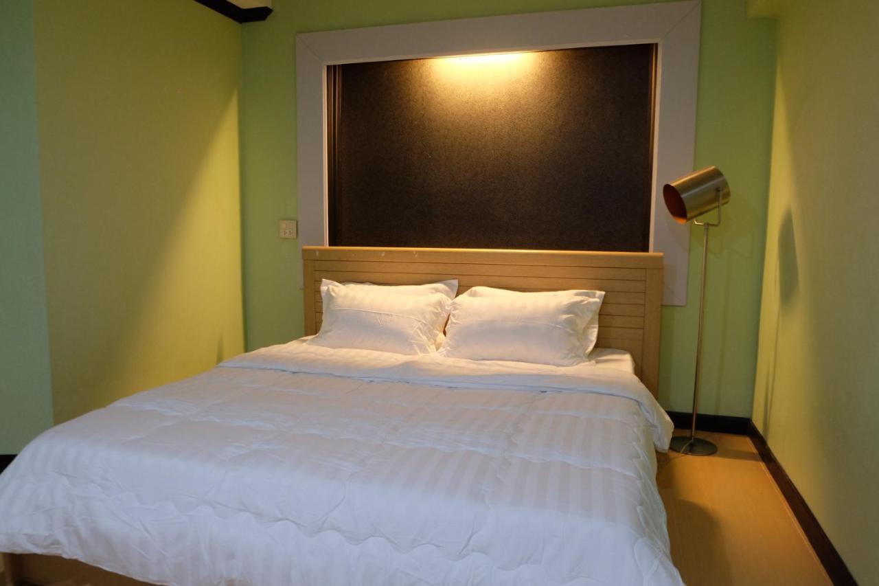 Florentino Hostel ラヨーン エクステリア 写真
