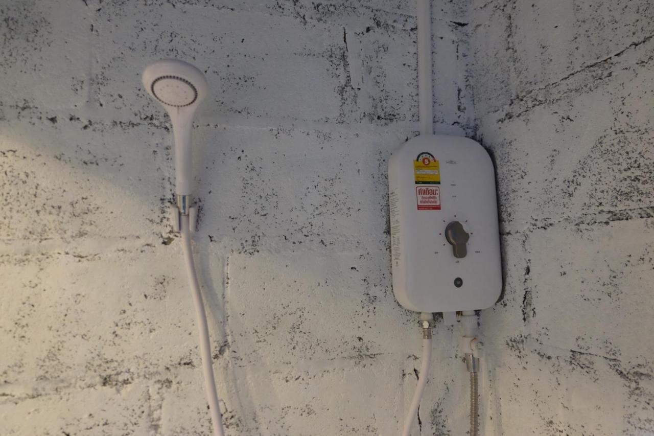 Florentino Hostel ラヨーン エクステリア 写真