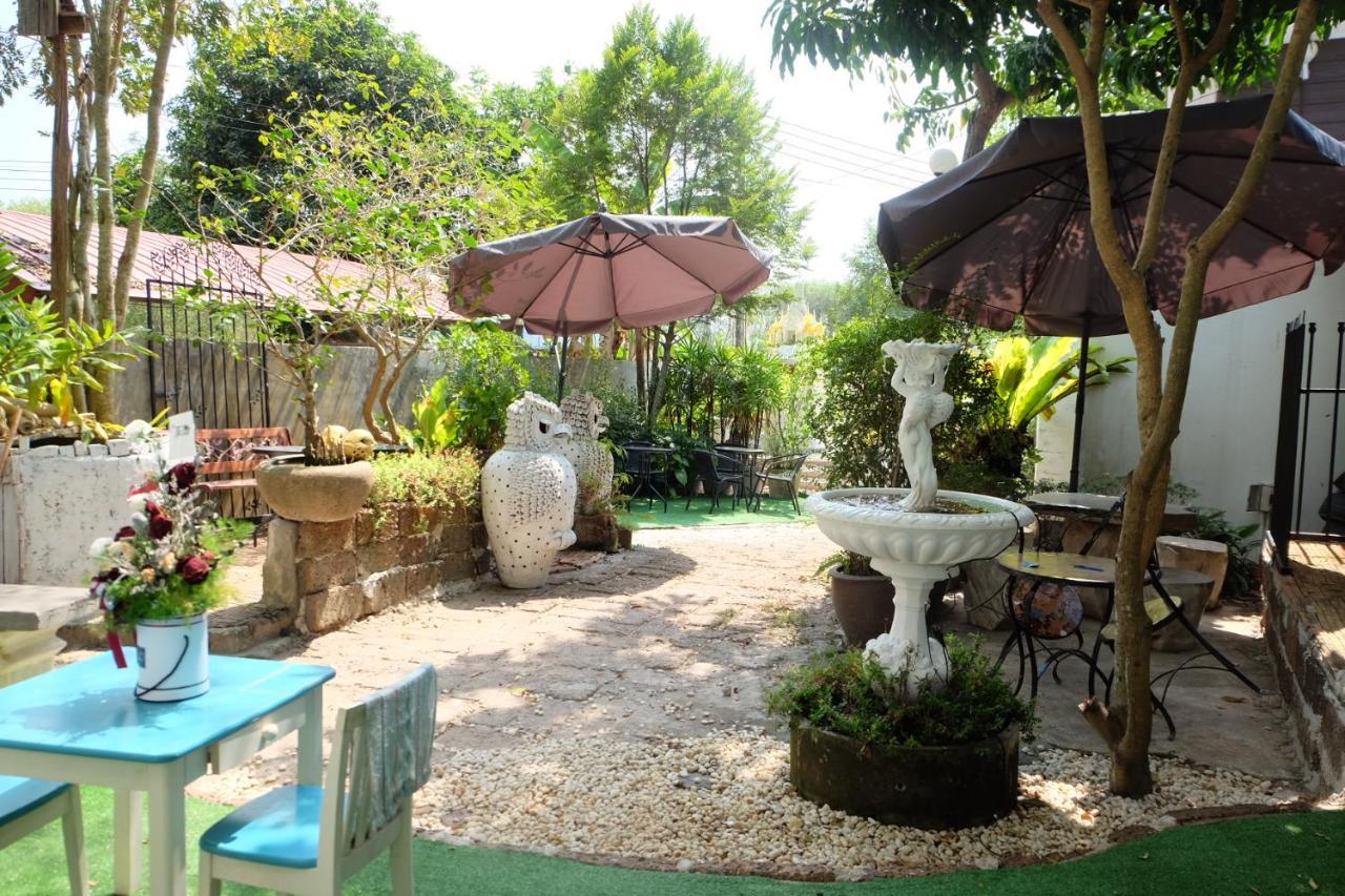 Florentino Hostel ラヨーン エクステリア 写真